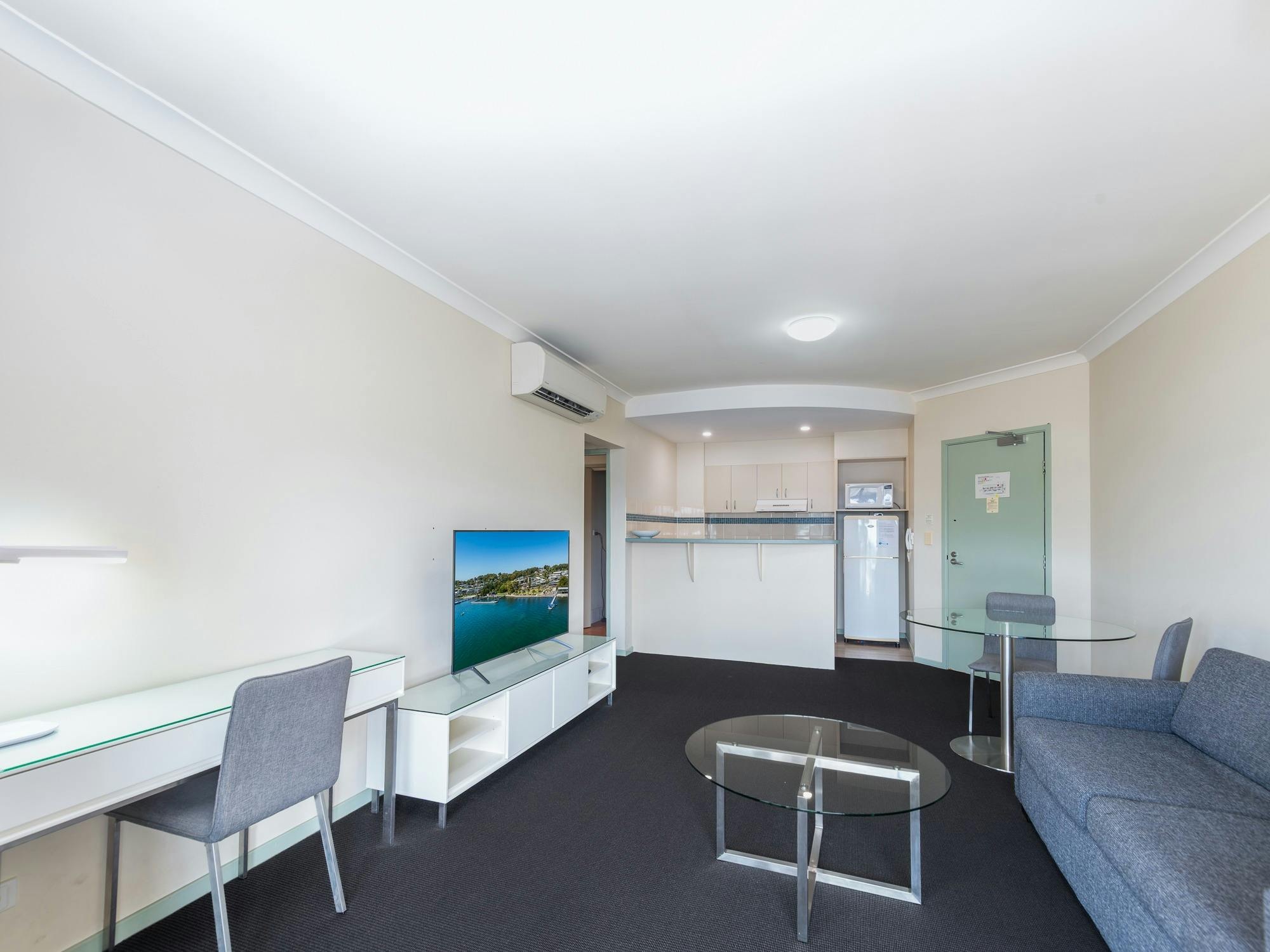 1 Bedroom Apartment Lounge and Kitchen