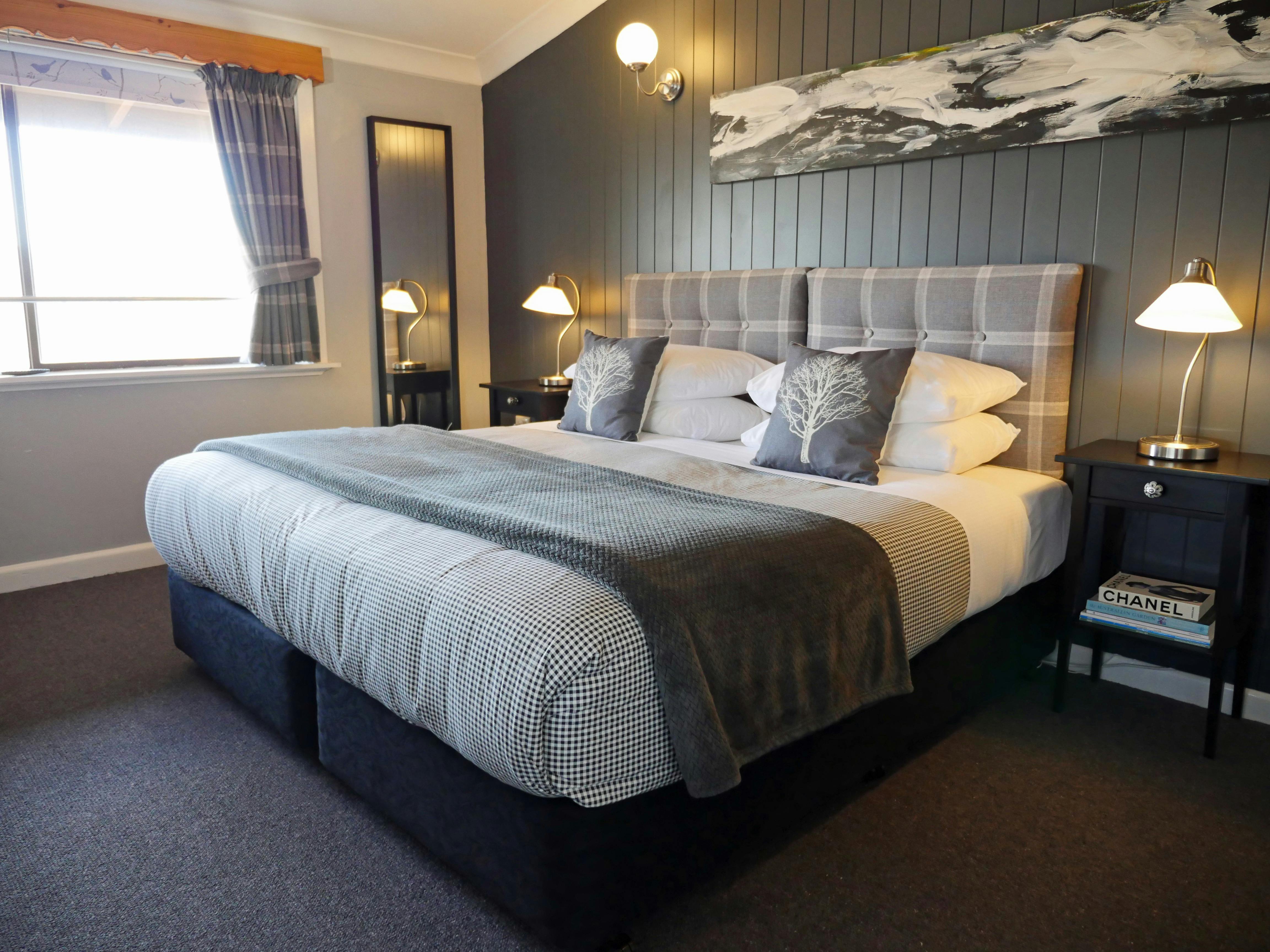 Room with king size bed