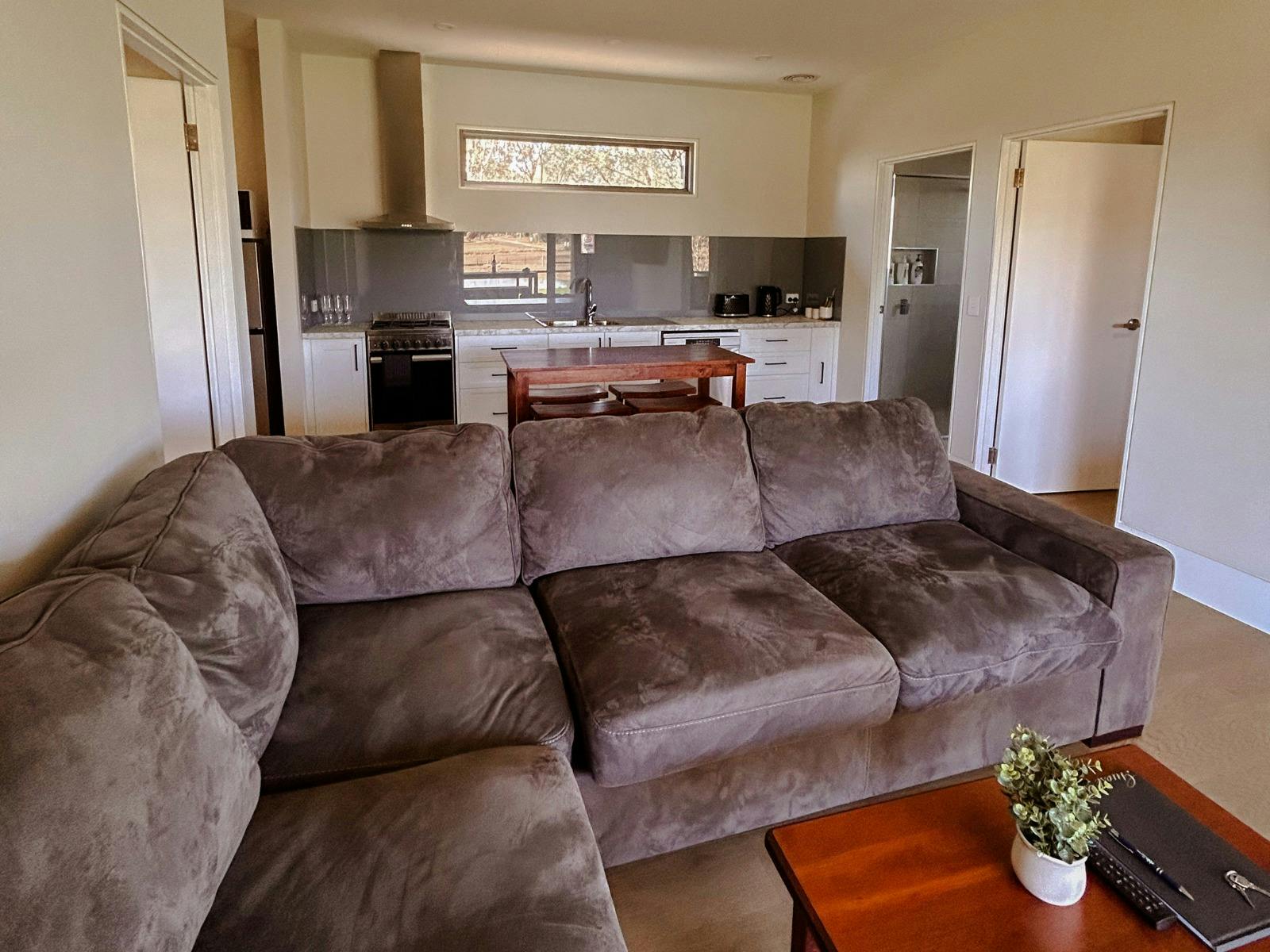 라운지와 완비된 주방