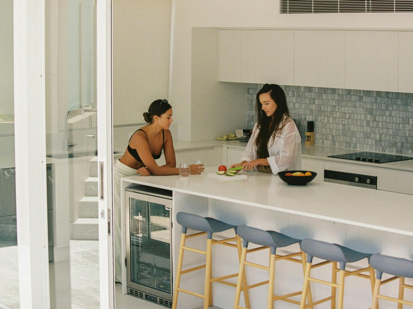 Signature Suite Kitchen, Beachfront View