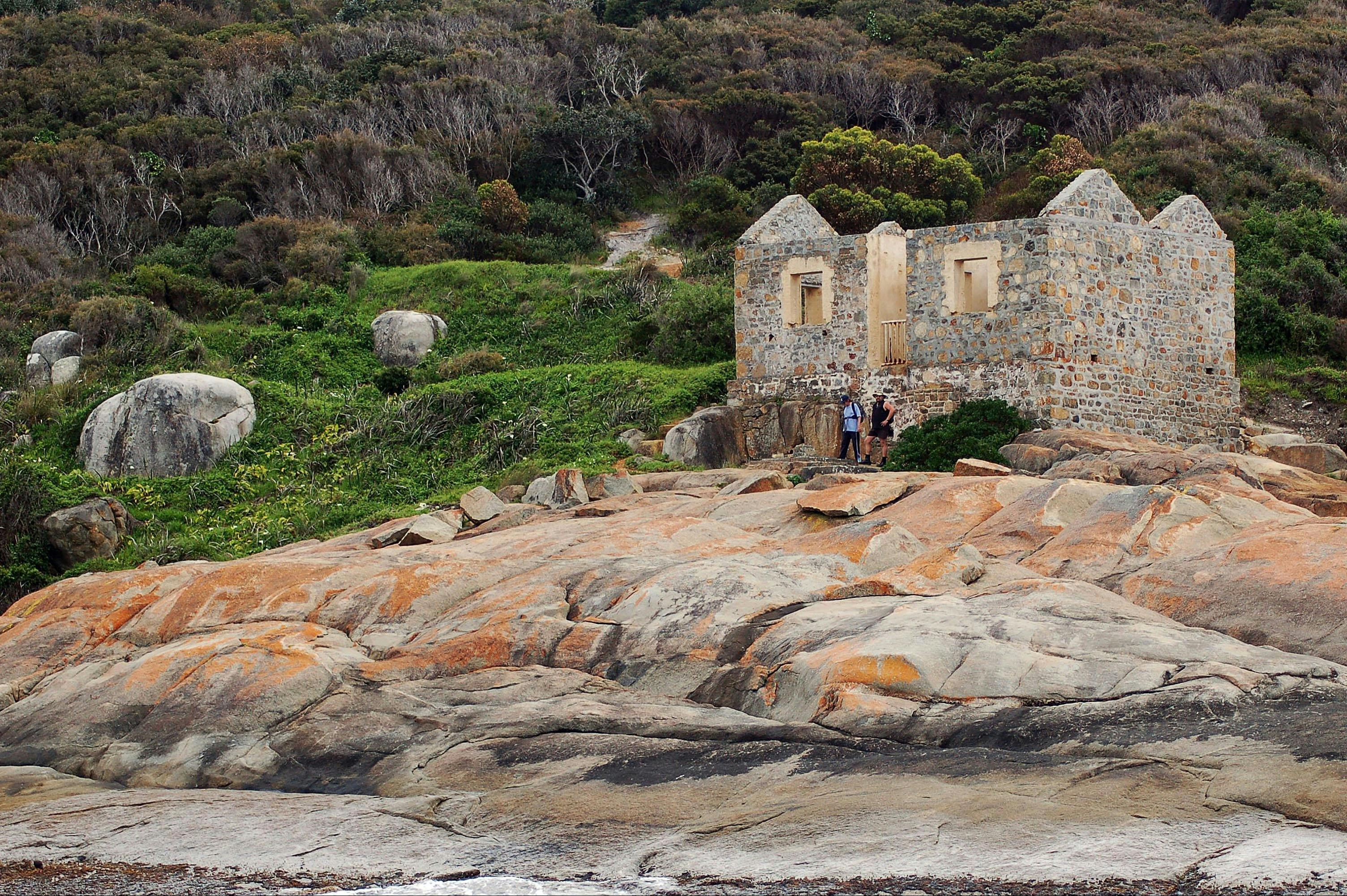Point King Lighthouse and Cottage Ruins