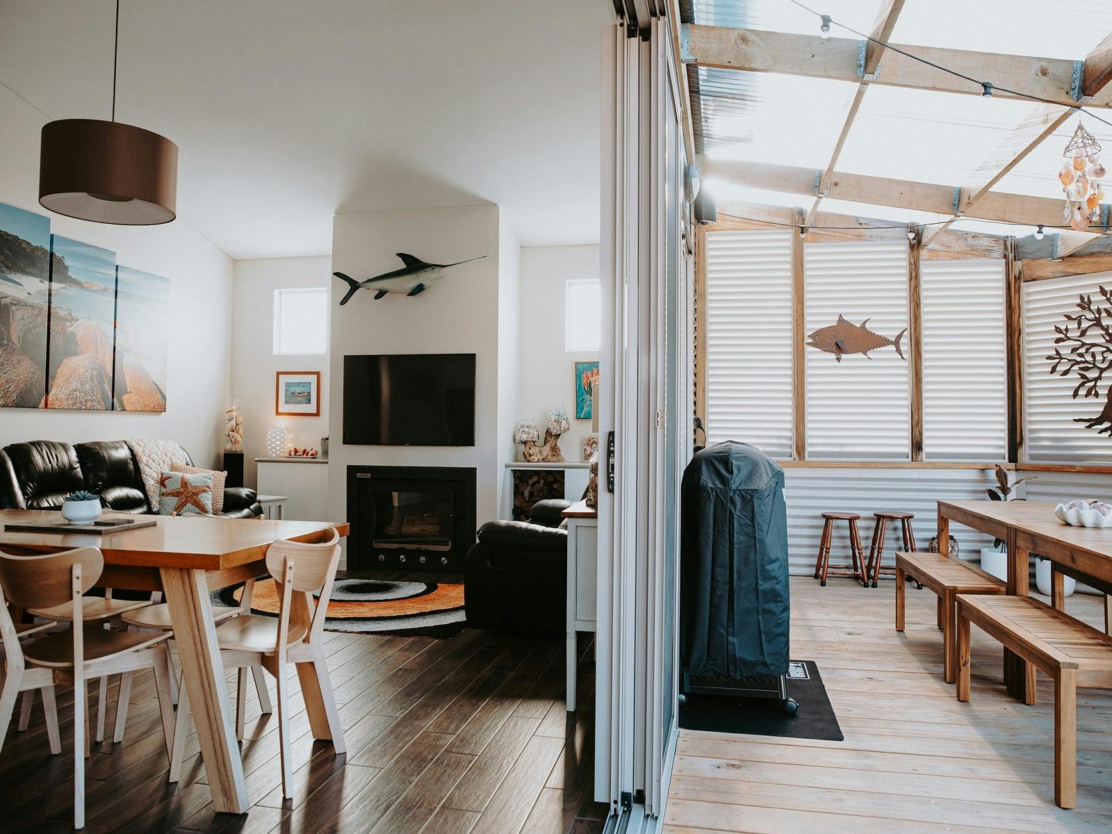 Lounge/Dining