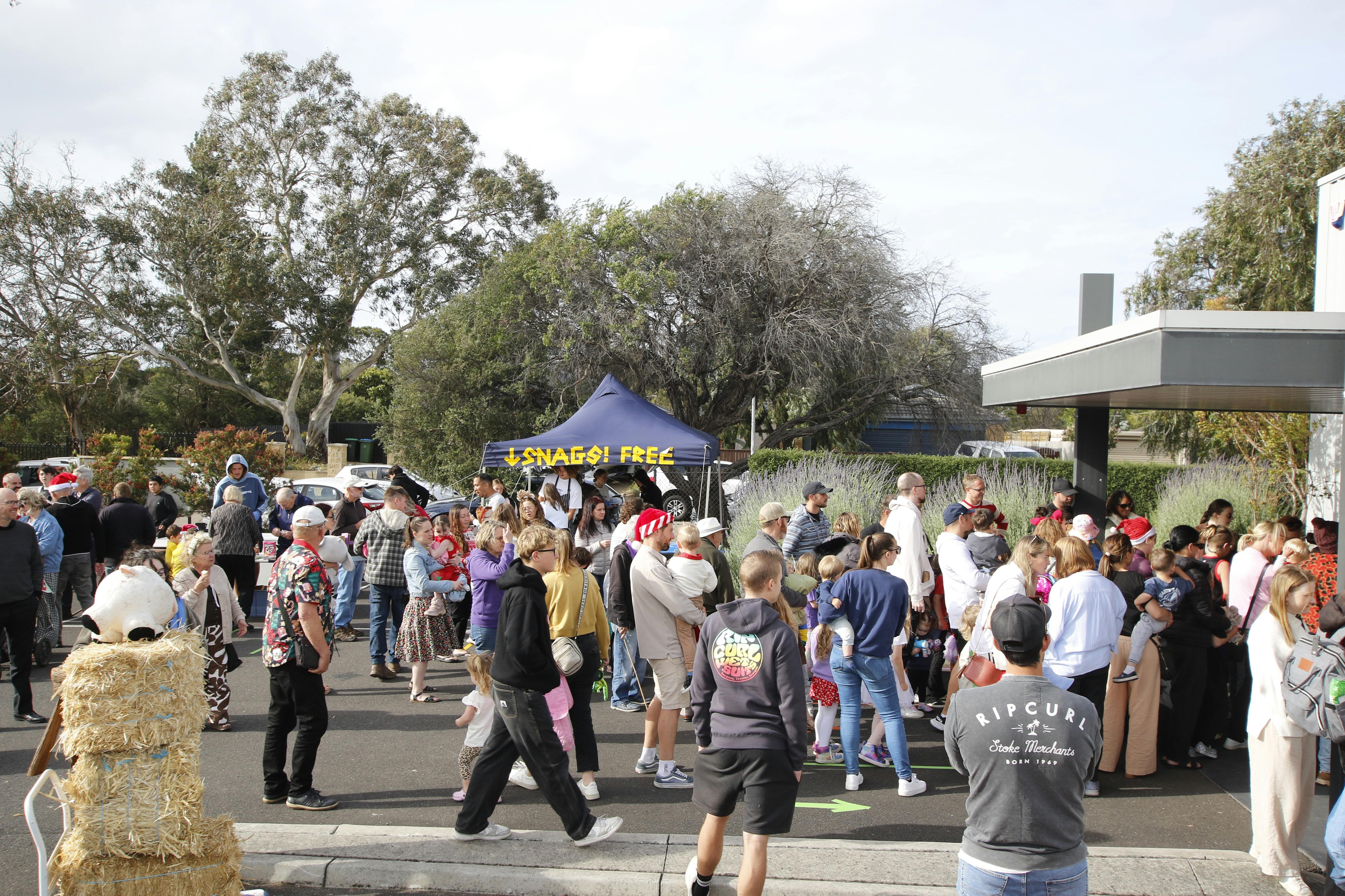 Free sausage sizzle! sausage sizzle!