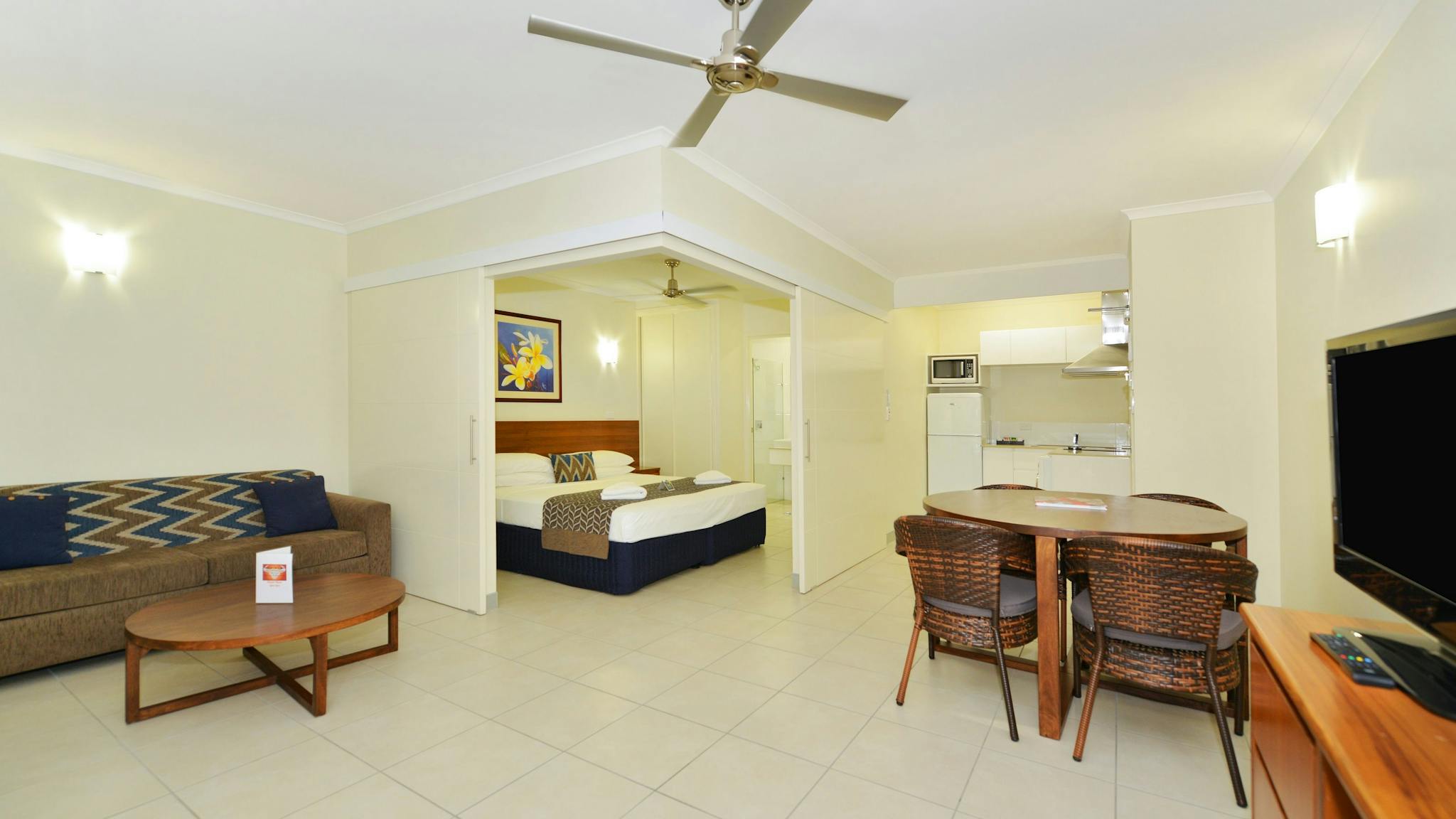 Cairns Queenslander Hotel and Apartments Cairns Queenslander Hotel and Apartments