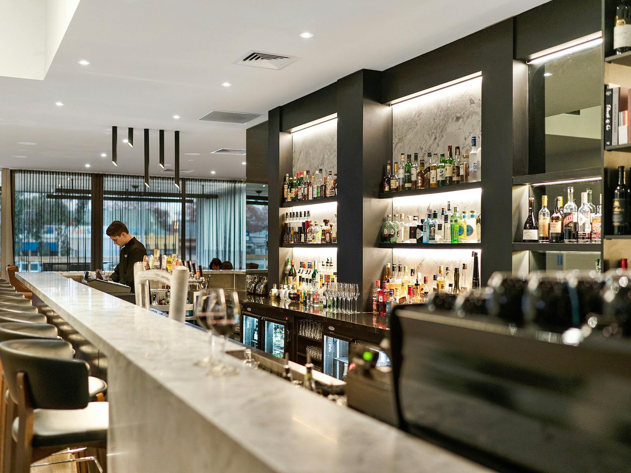 Contemporary Bar with staff mixing cocktails at Quality Hotel Wangaratta Gateway
