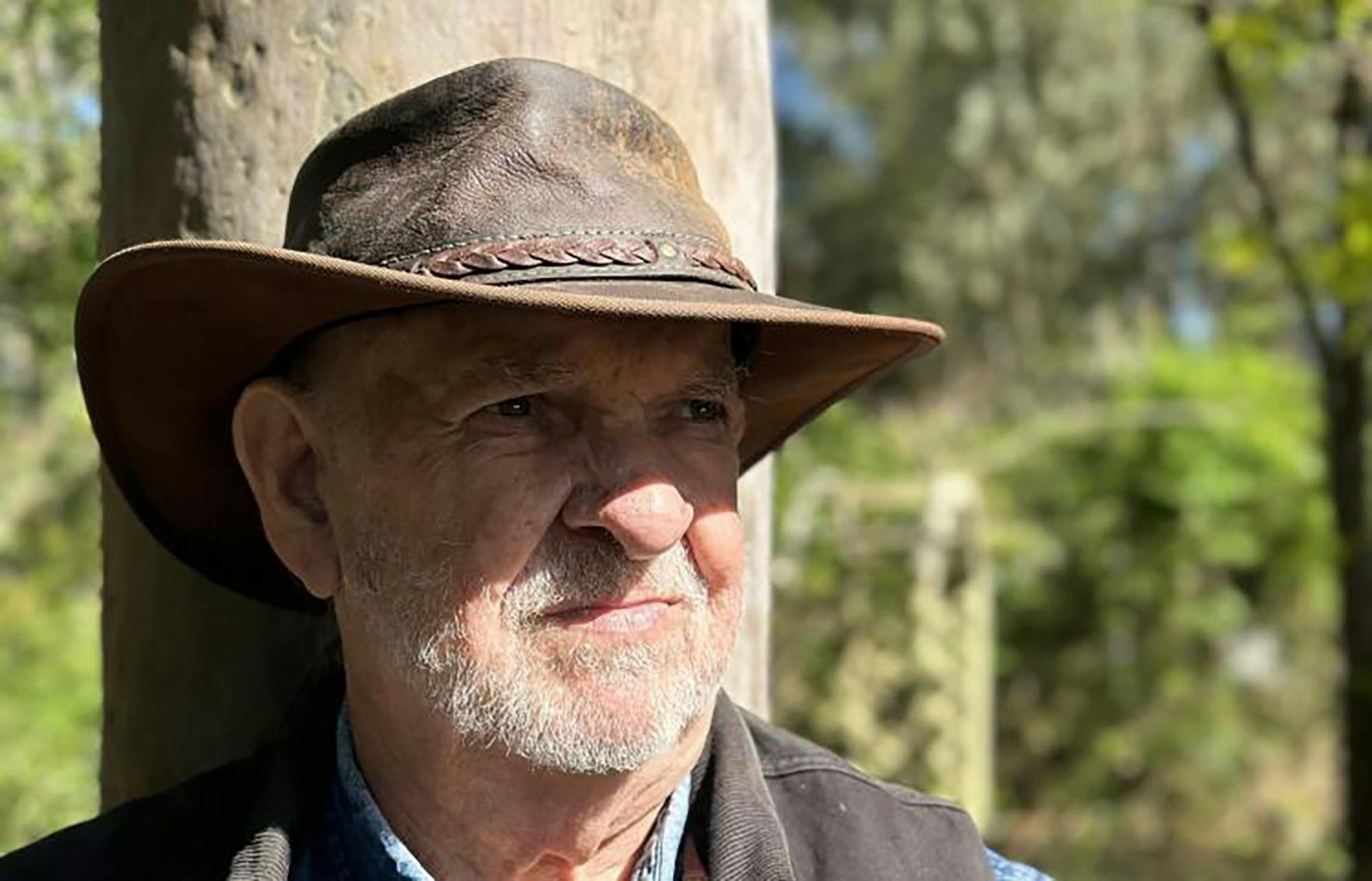 A man wearing an akubra