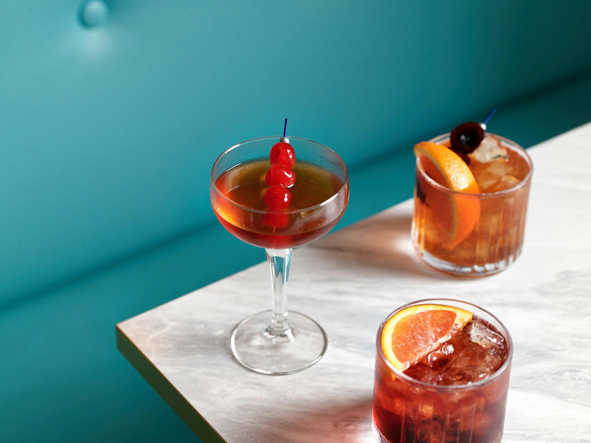 酒吧提供各種精心製作的經典雞尾酒。