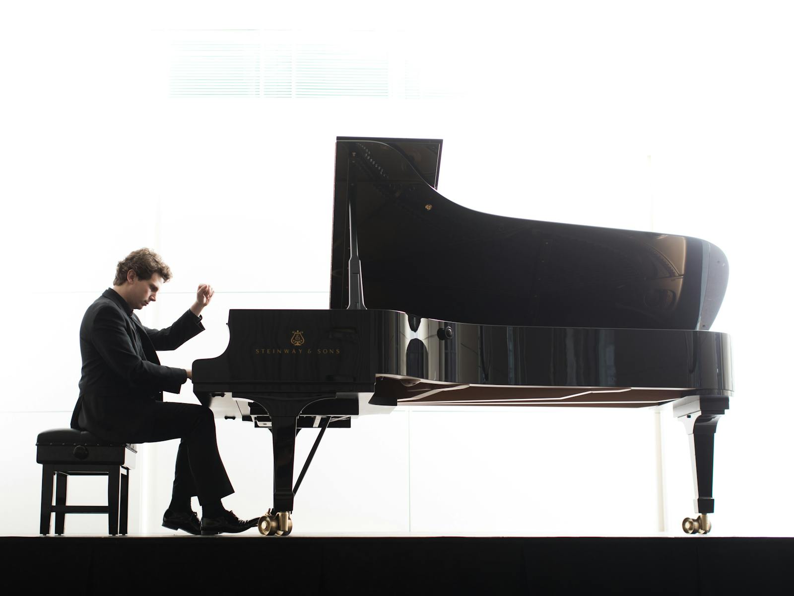 Image for Jayson Gillham in Recital