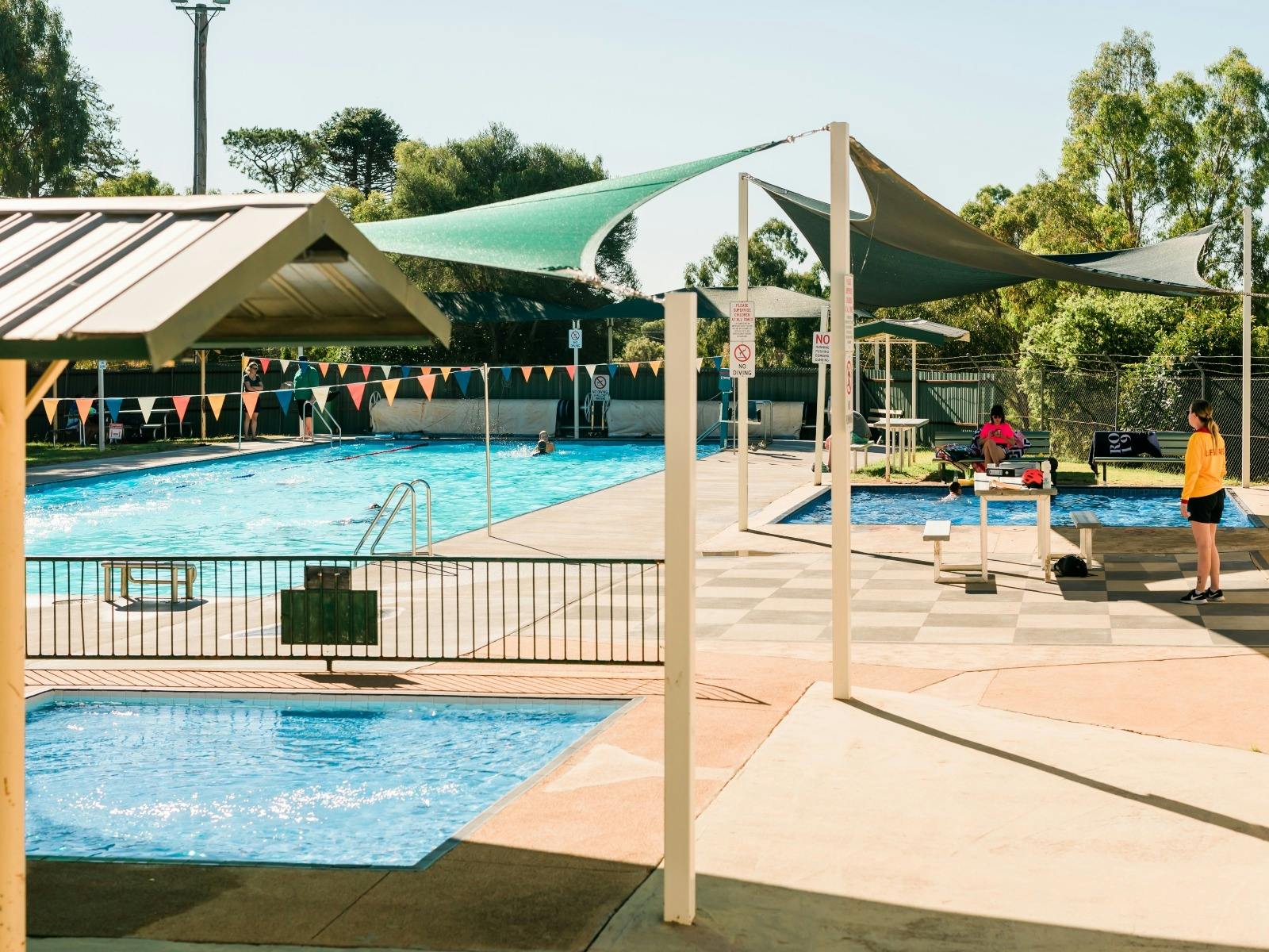 ビナロングプール