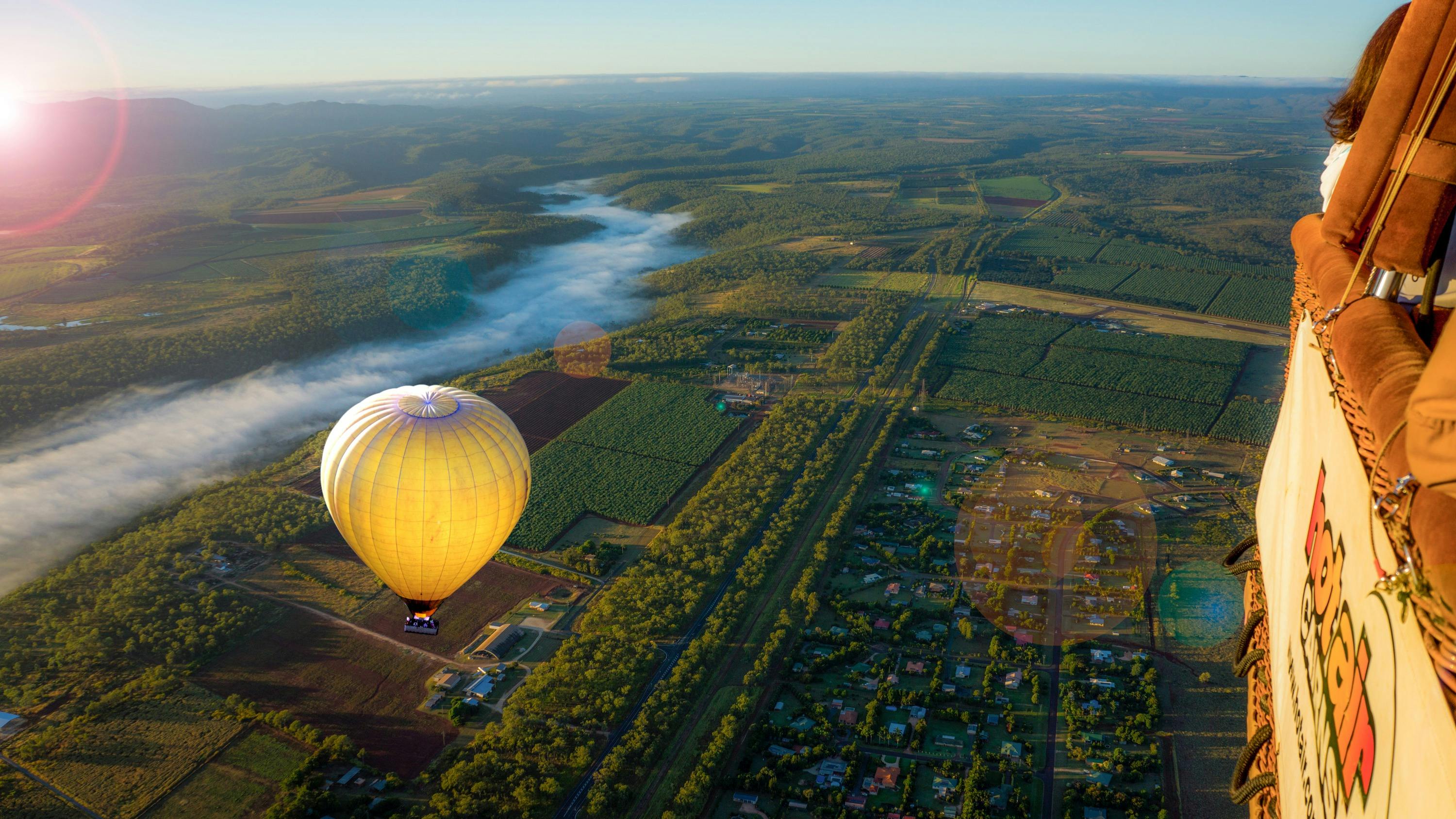 Cairns Hot Air Ballooning and Door to Door transfers