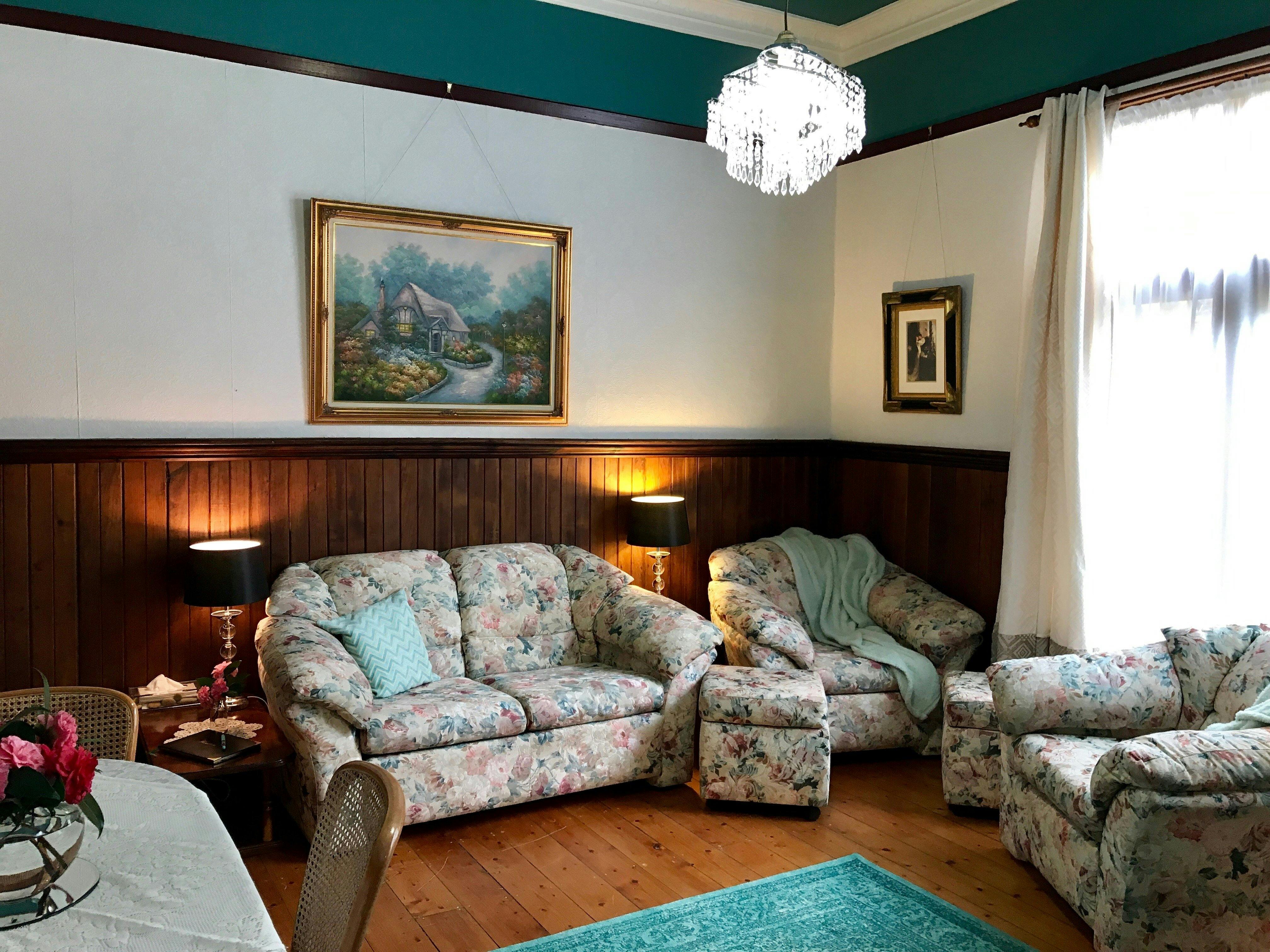 Dedicated Guest Lounge