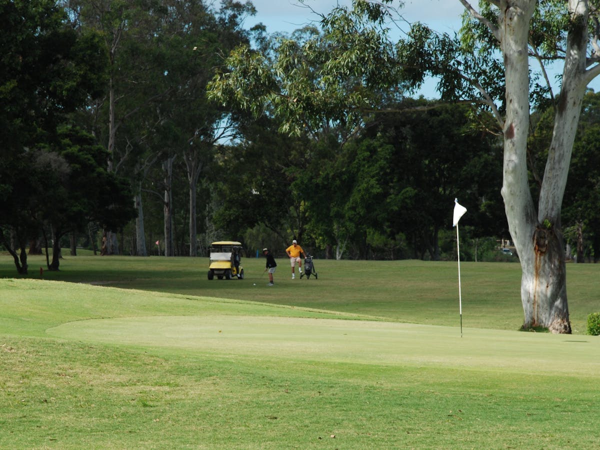 photo of a golfer making an approach shot at Maryborough Golf Club