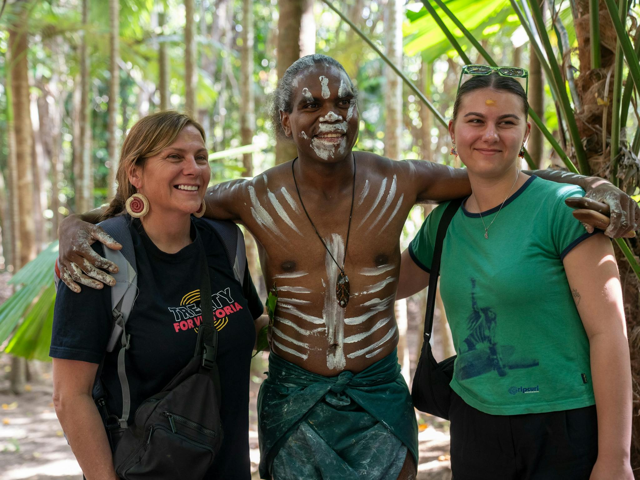 One of the Dancer/ Guide of the Bagirgabarra Dyirribarra people with girls on dreamtime tour One of the Dancer/ Guide of the Bagirgabarra Dyirribarra people with girls on dreamtime tour
