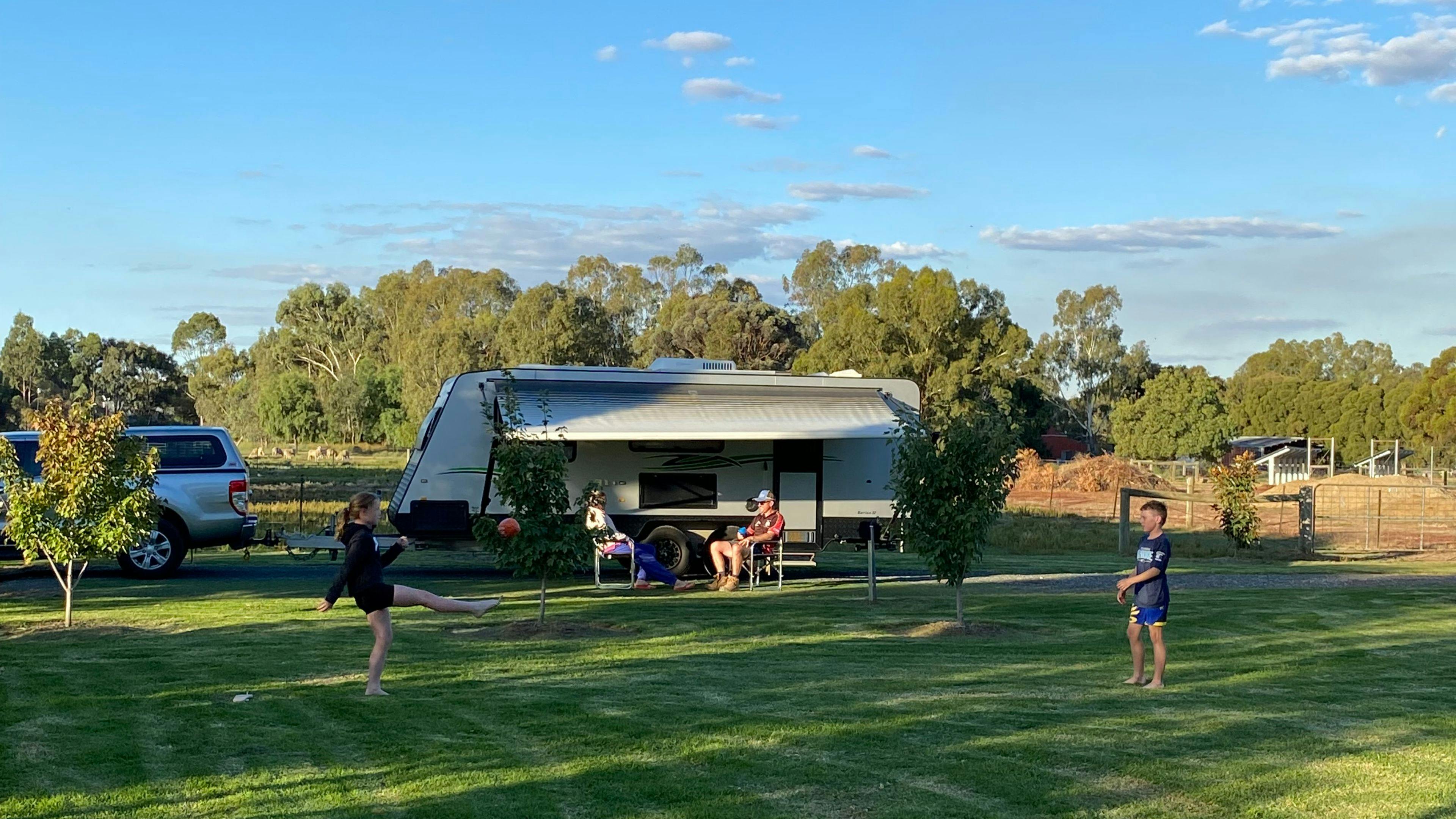 데니톰 에이커스