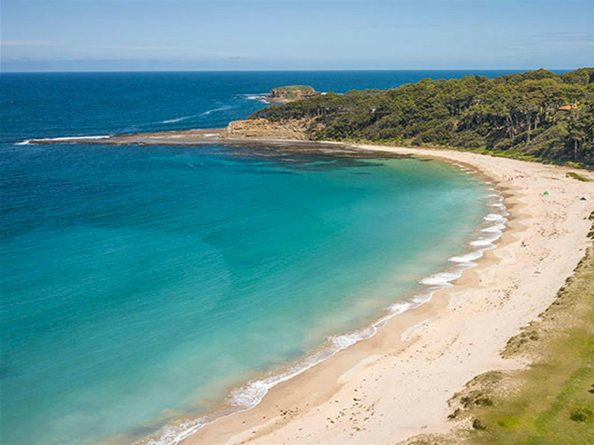 仓库海滩和草坪