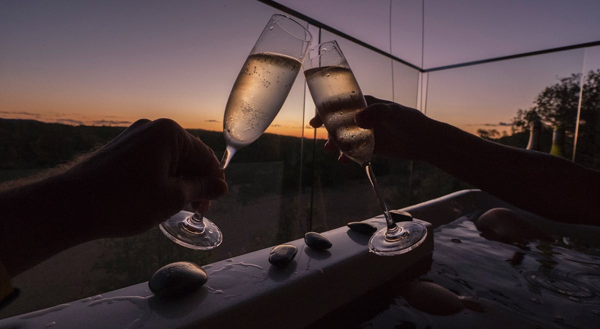 Enjoy a champagne in the luxurious bathtub with uninterrupted views of the sunset