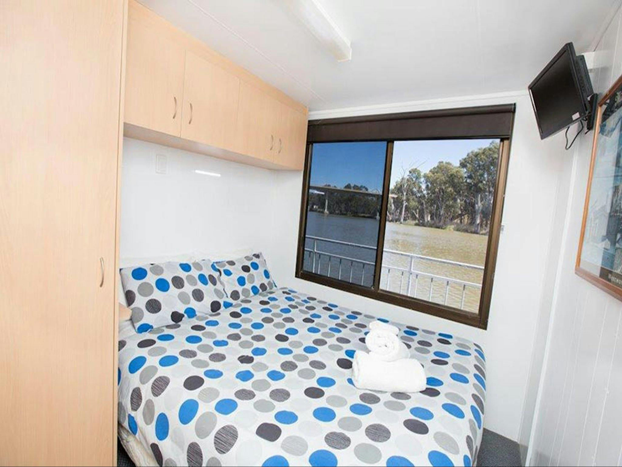 Shannon bedroom
