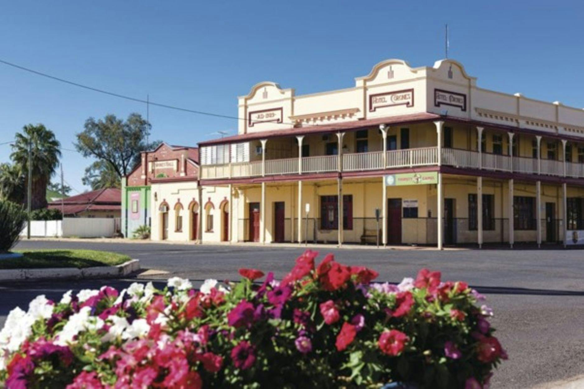 Hotel Corones, Charleville