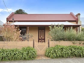A popular home positioned in the heart of Queenscliff