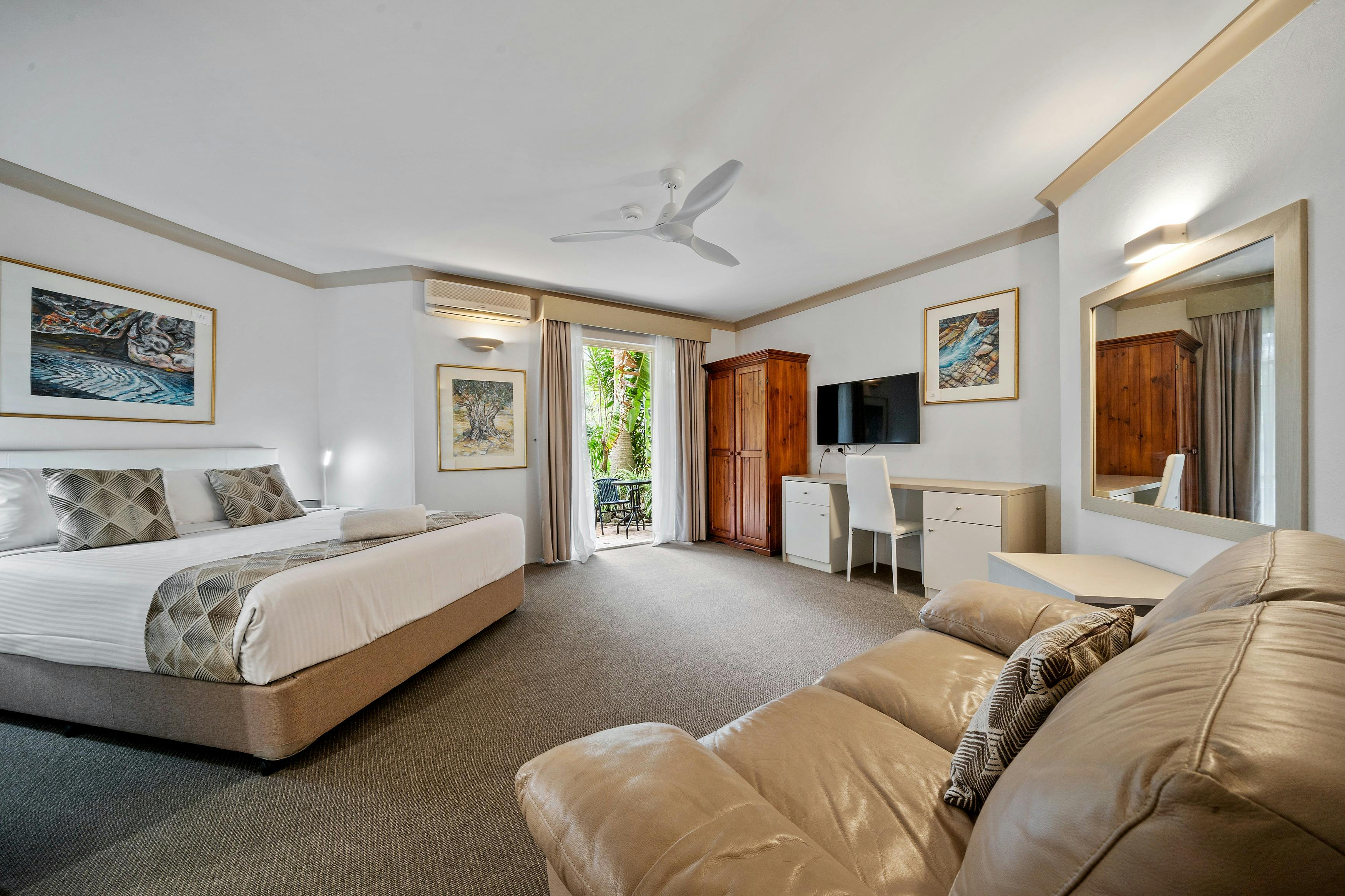 Luxury Queen Courtyard