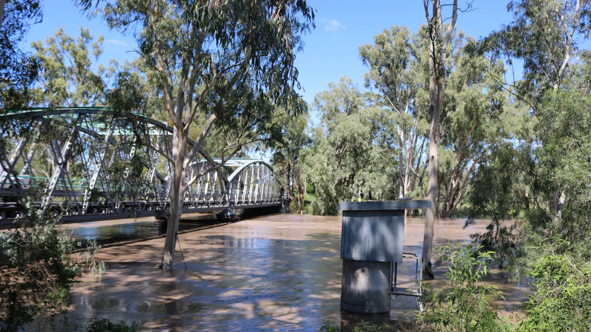 MacIntyre Bridge over the flooded MacIntyre River