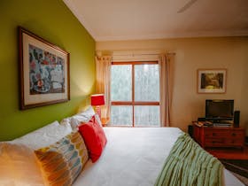 Treetops Lodge - Bed