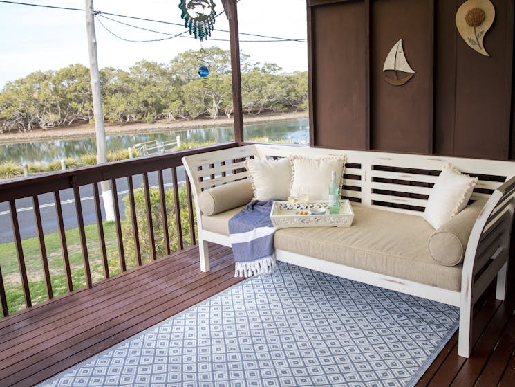 Kookas Nest - Front deck overlooking river