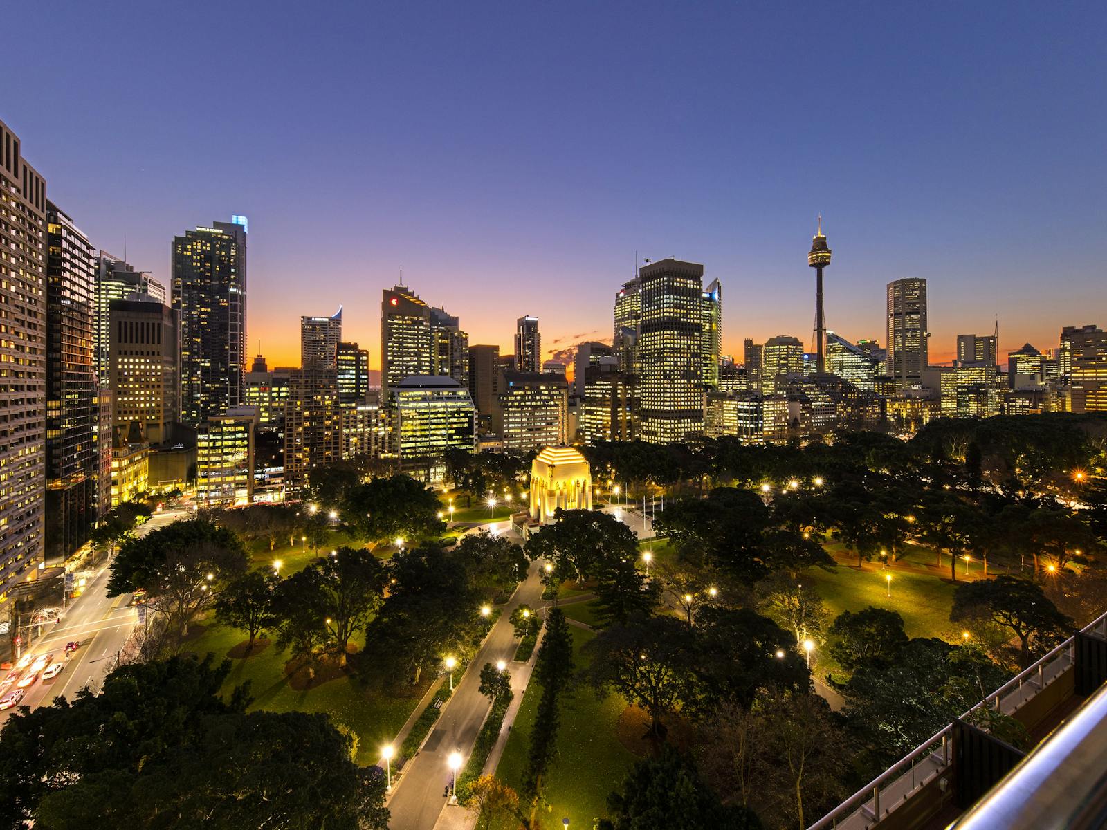 Oaks-Hyde-Park-Plaza-Pool-View-Dusk