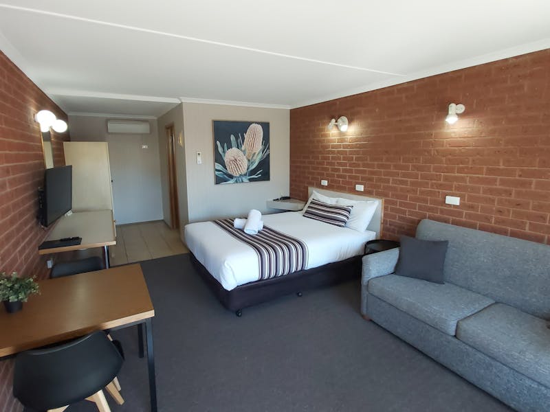 Country Mile Room 1