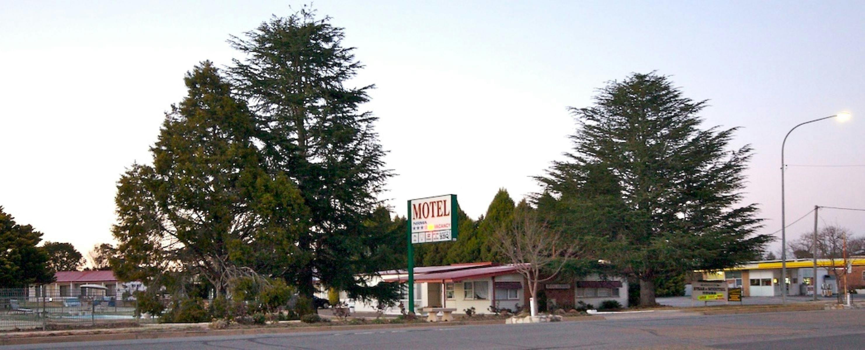 Outside Gunning Motel