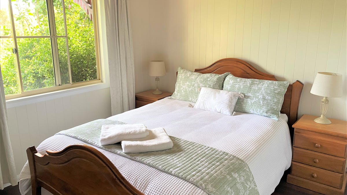 Queen bedroom Queen bedroom