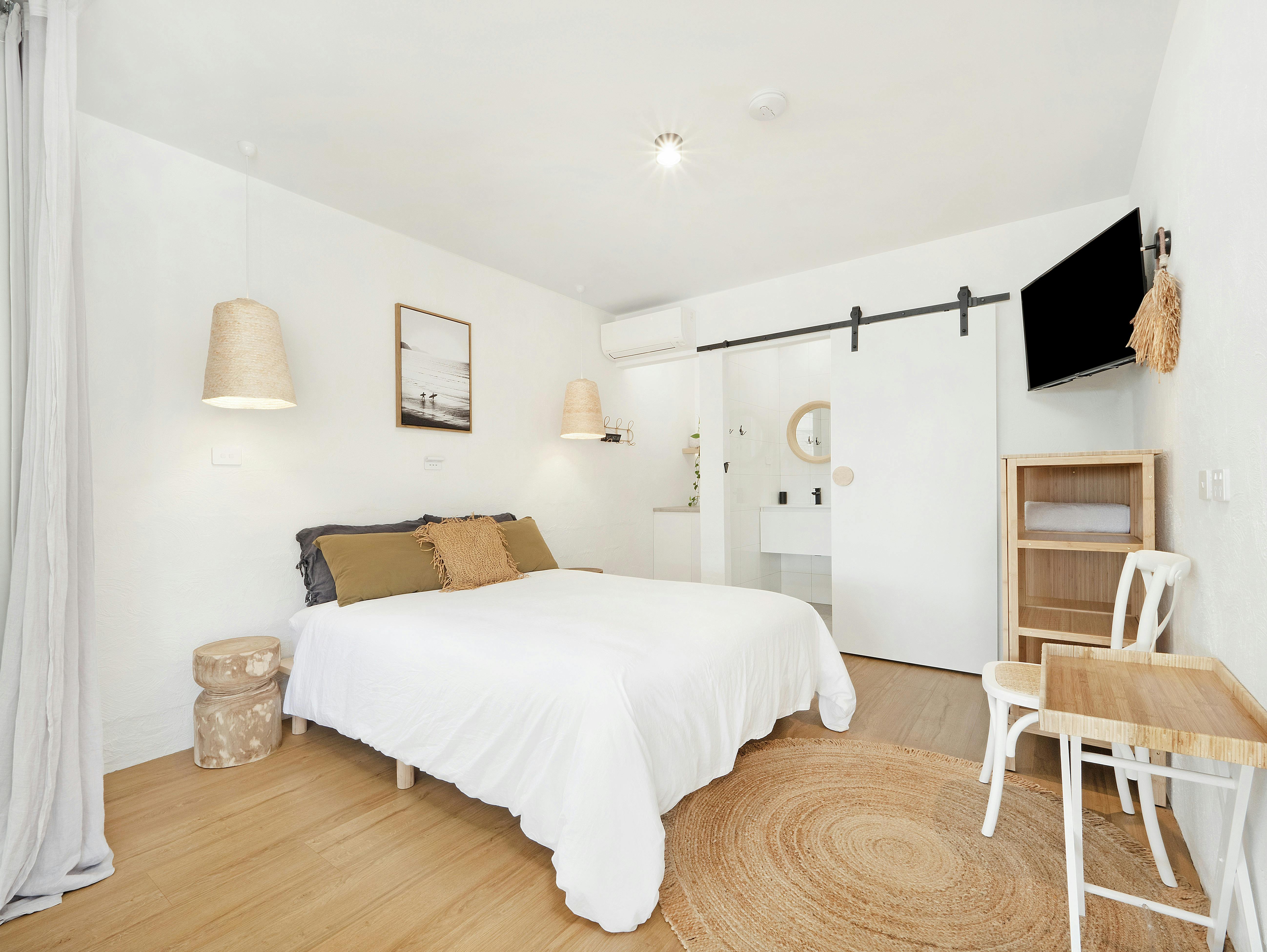 Queen Room Courtyard View