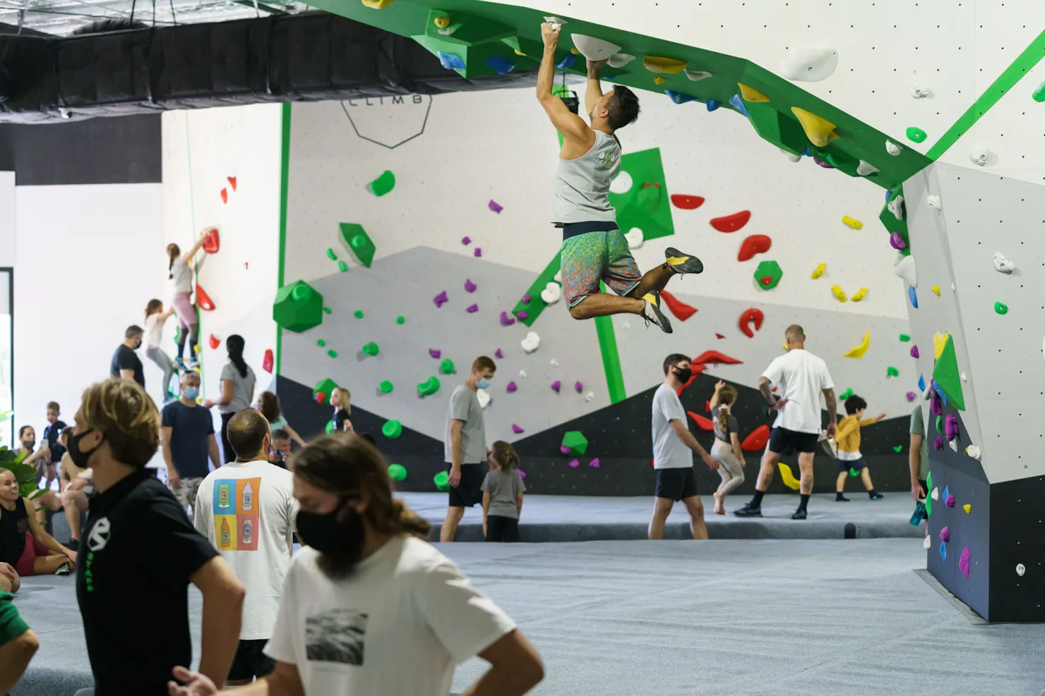 Bould Move - Boulderer on Prow with people watching