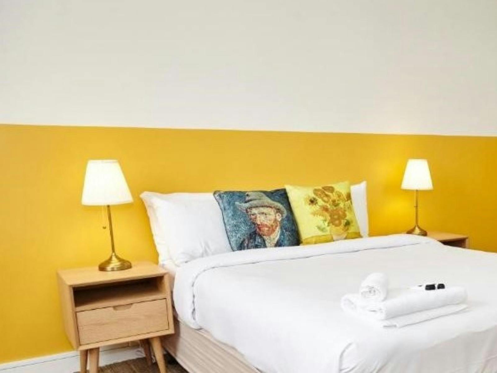 Queen Room (Shared Bathroom)
