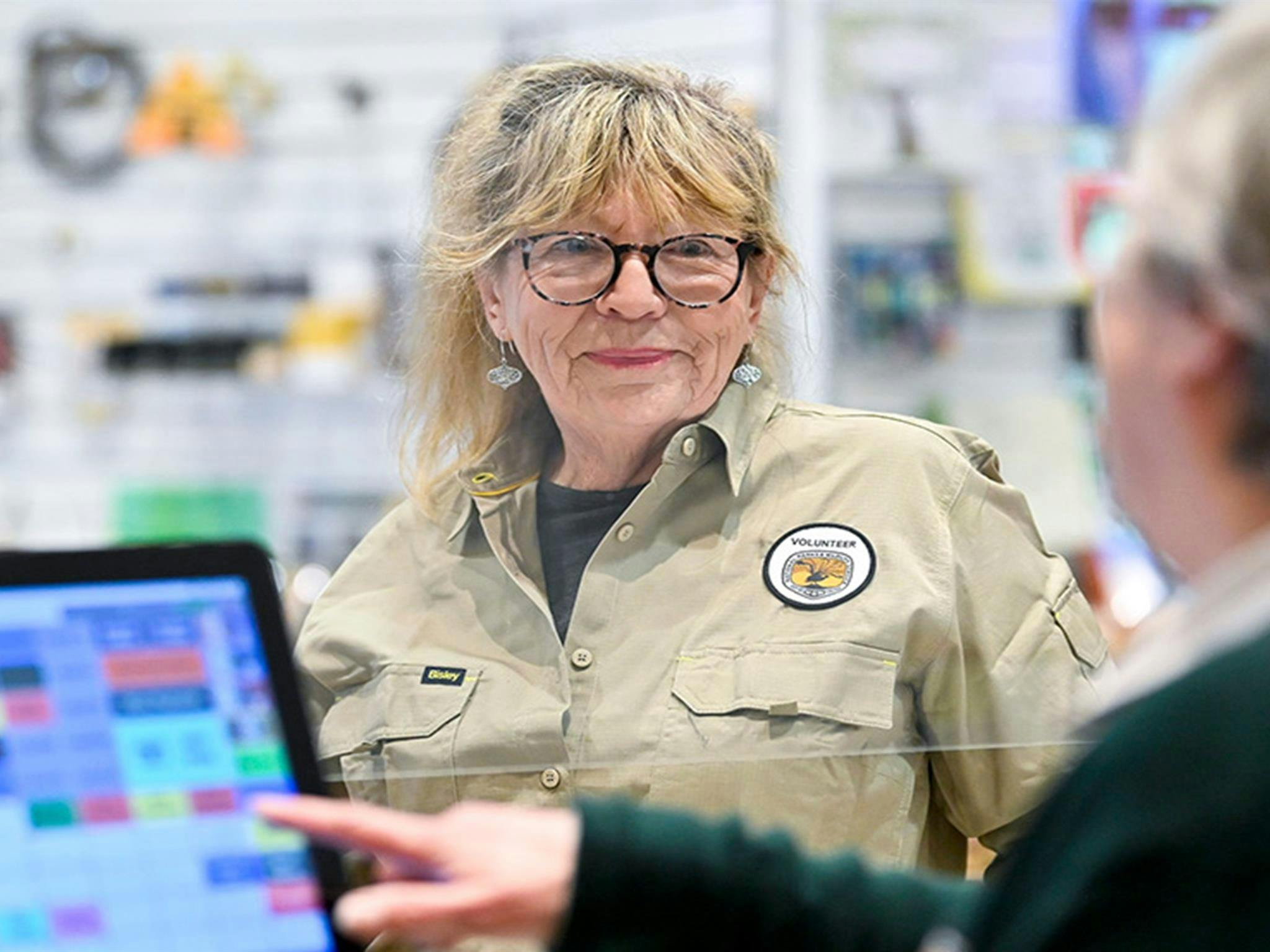 A volunteer and staff member chatting at Dorrigo Rainforest Centre. Photo: Adam Hollingworth/DCCEEW