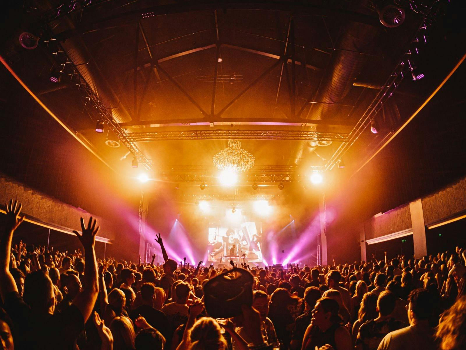 Hot Dub Time Machine