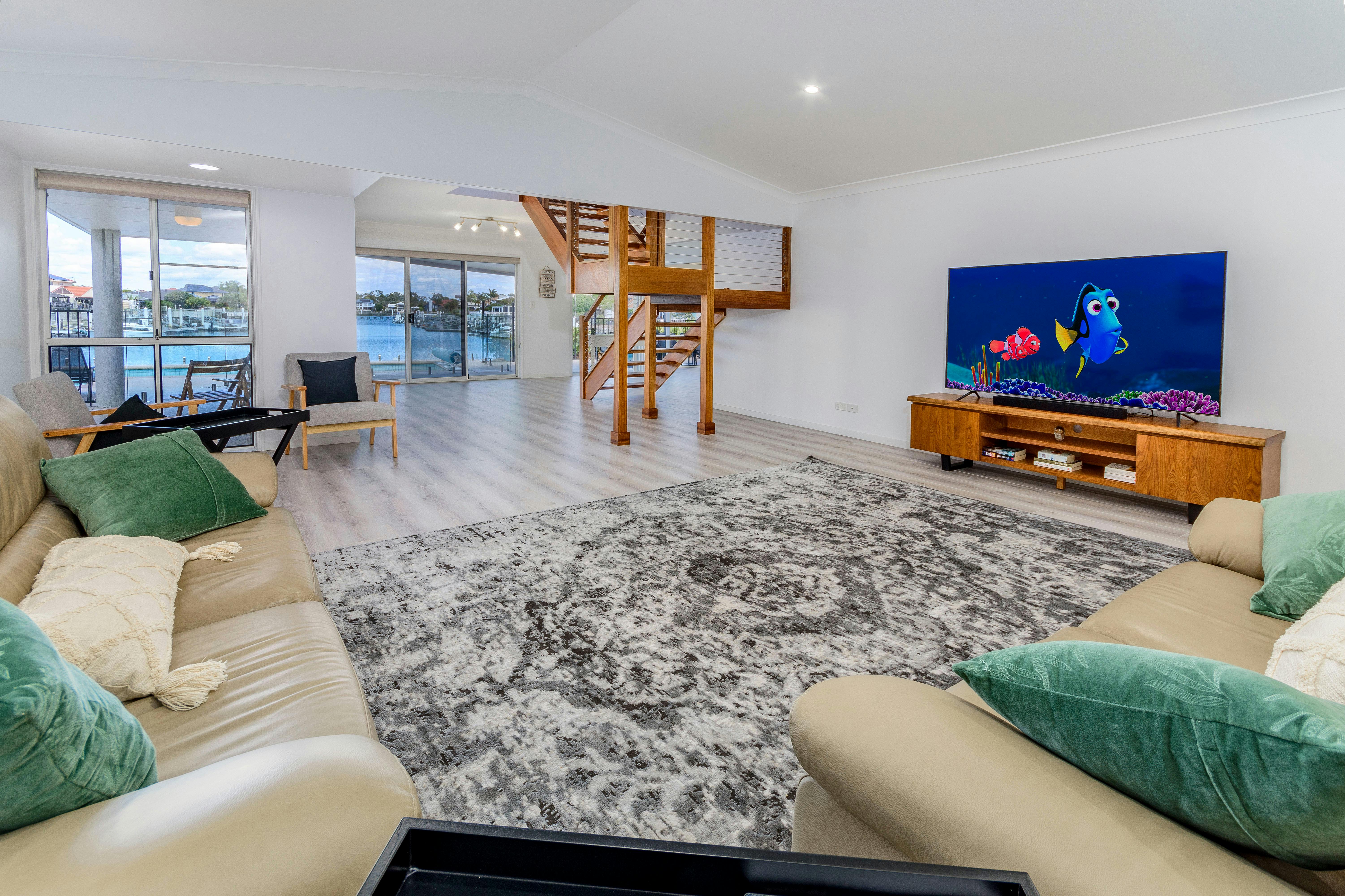 Island Paradise On The Canal