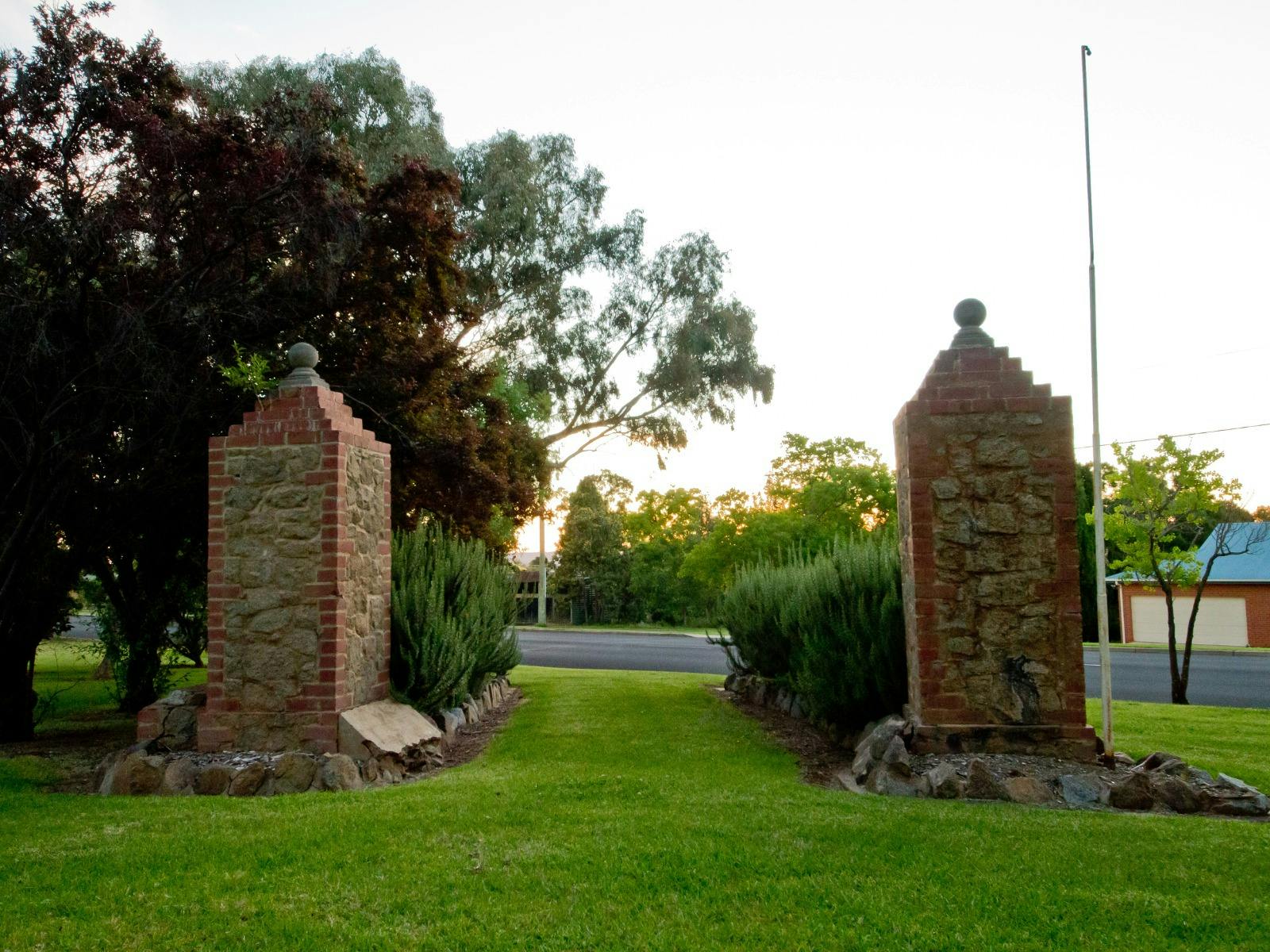 Cowra Garrison Gates edit1
