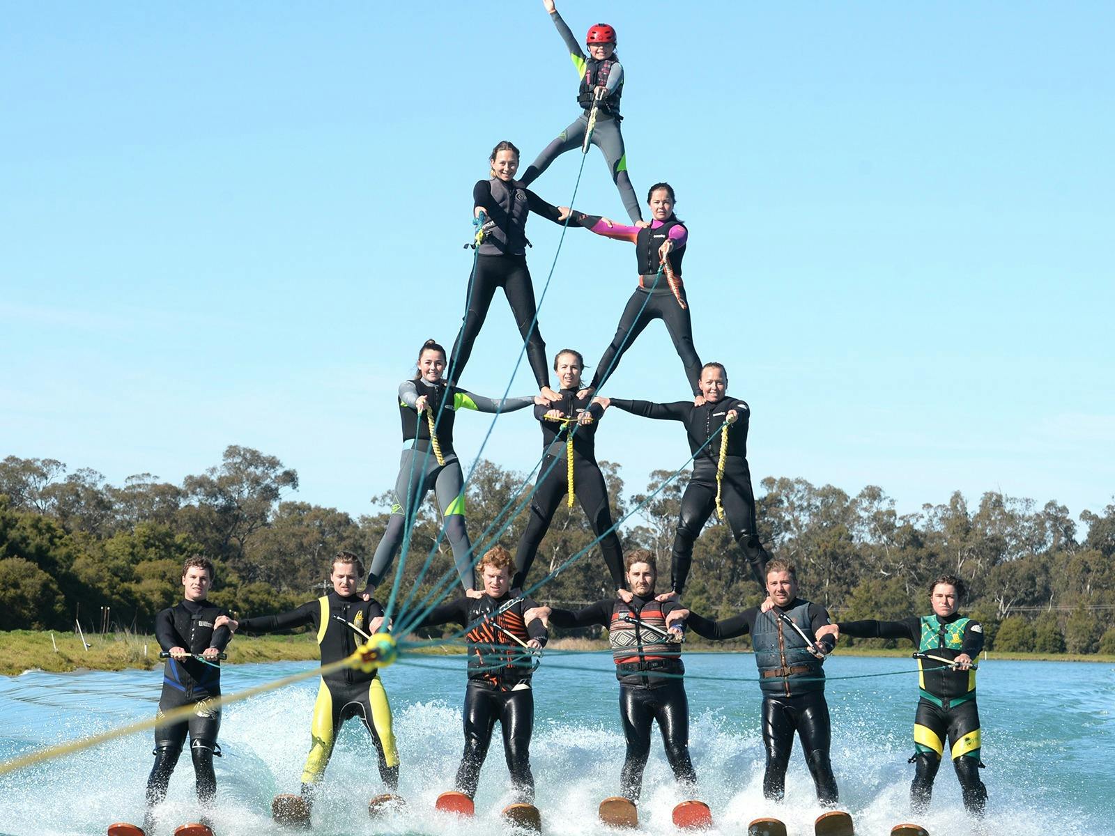 수상 스키 전용 호수 호수 대여 군중 없는 수상 스키.