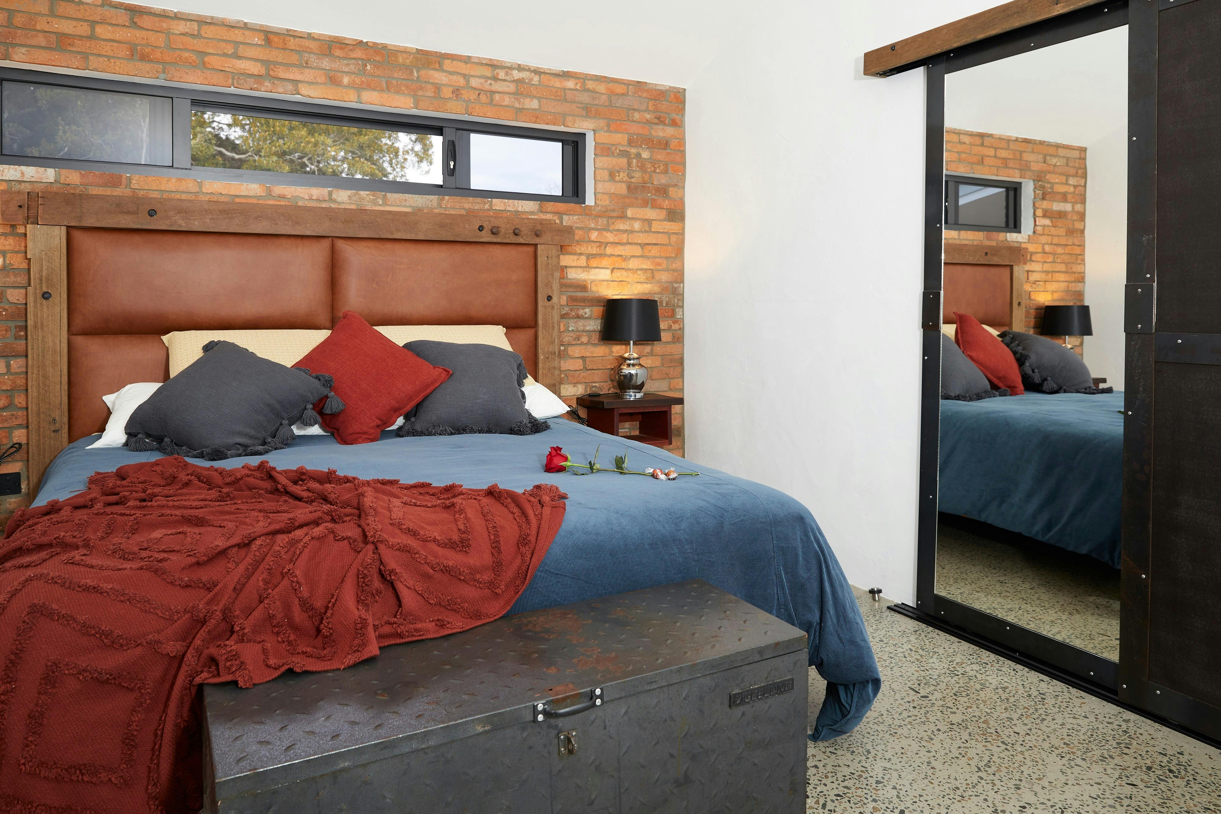 The cabin also contains a high quality Queensize sofa bed.