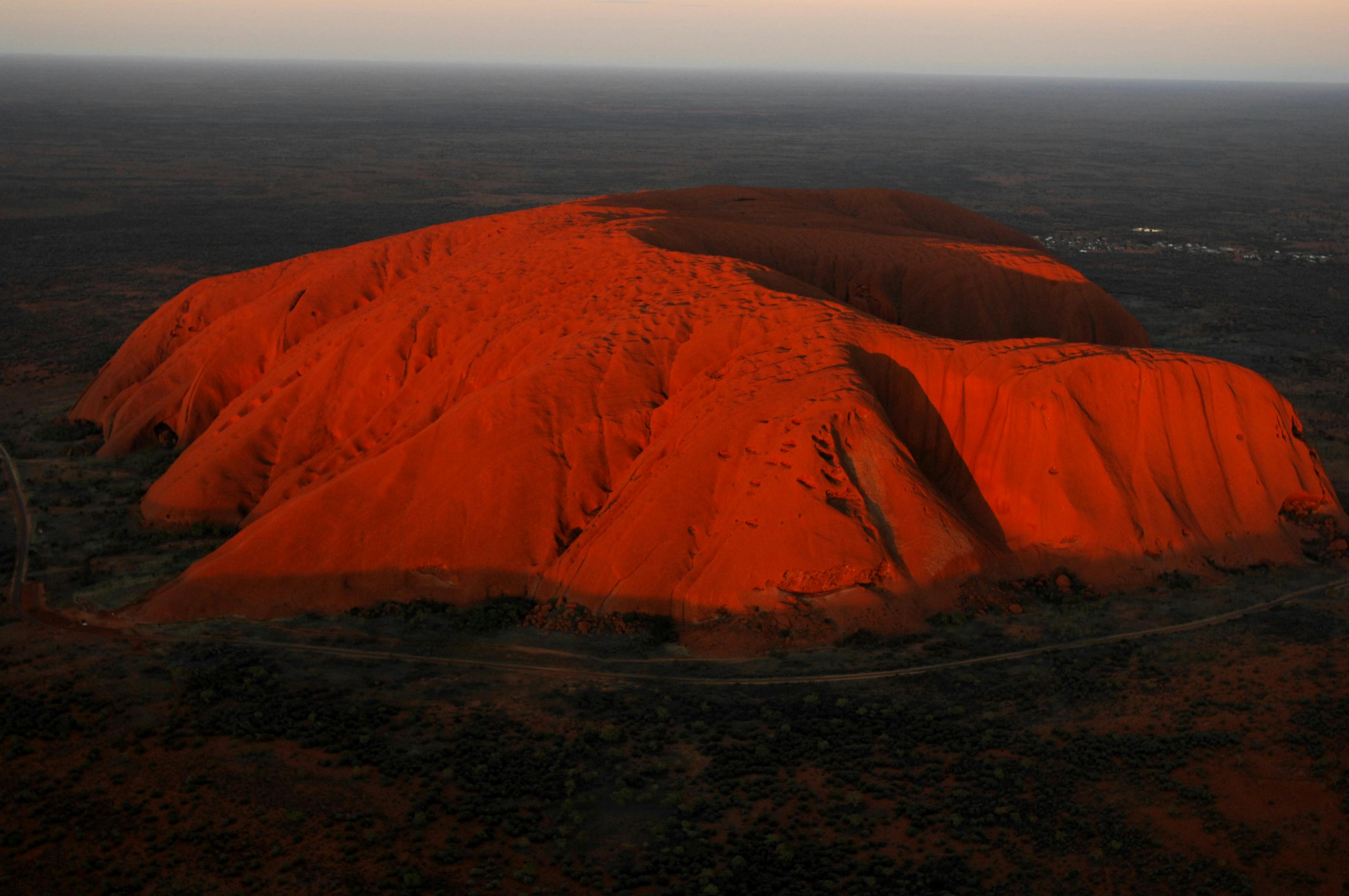 Desert Explorer - Uluru, Kata Tjuta, Lake Amadeus and Kings Canyon
