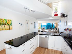 3 Bedroom Rooftop Spa - kitchen