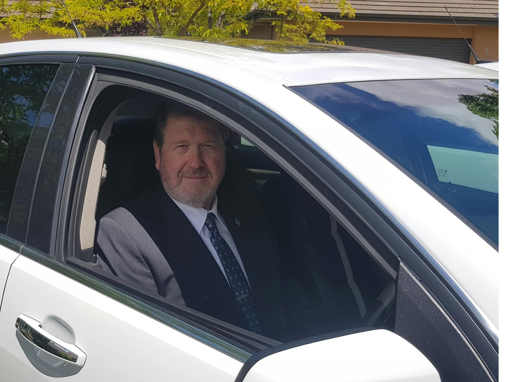 Driver Rodney has exceptional credentials and has driven luxury tours for many years