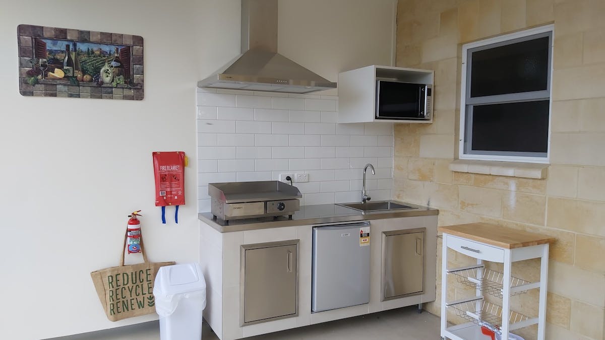 Sundown View King Suite Kitchenette