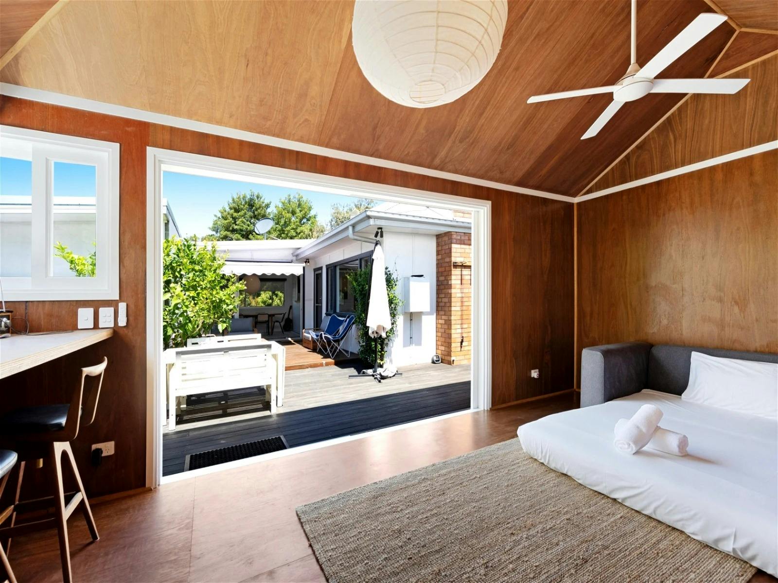 소파 베드와 실내 욕실이 있는 객실