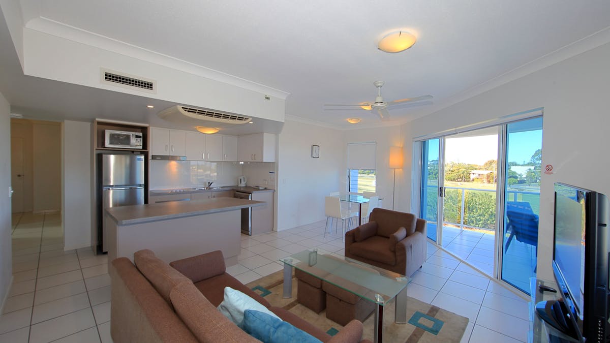 Kitchen, Lounge & Dining area