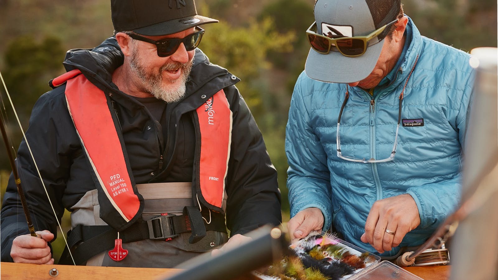 Choosing flies with a guiding customer in the drift boat