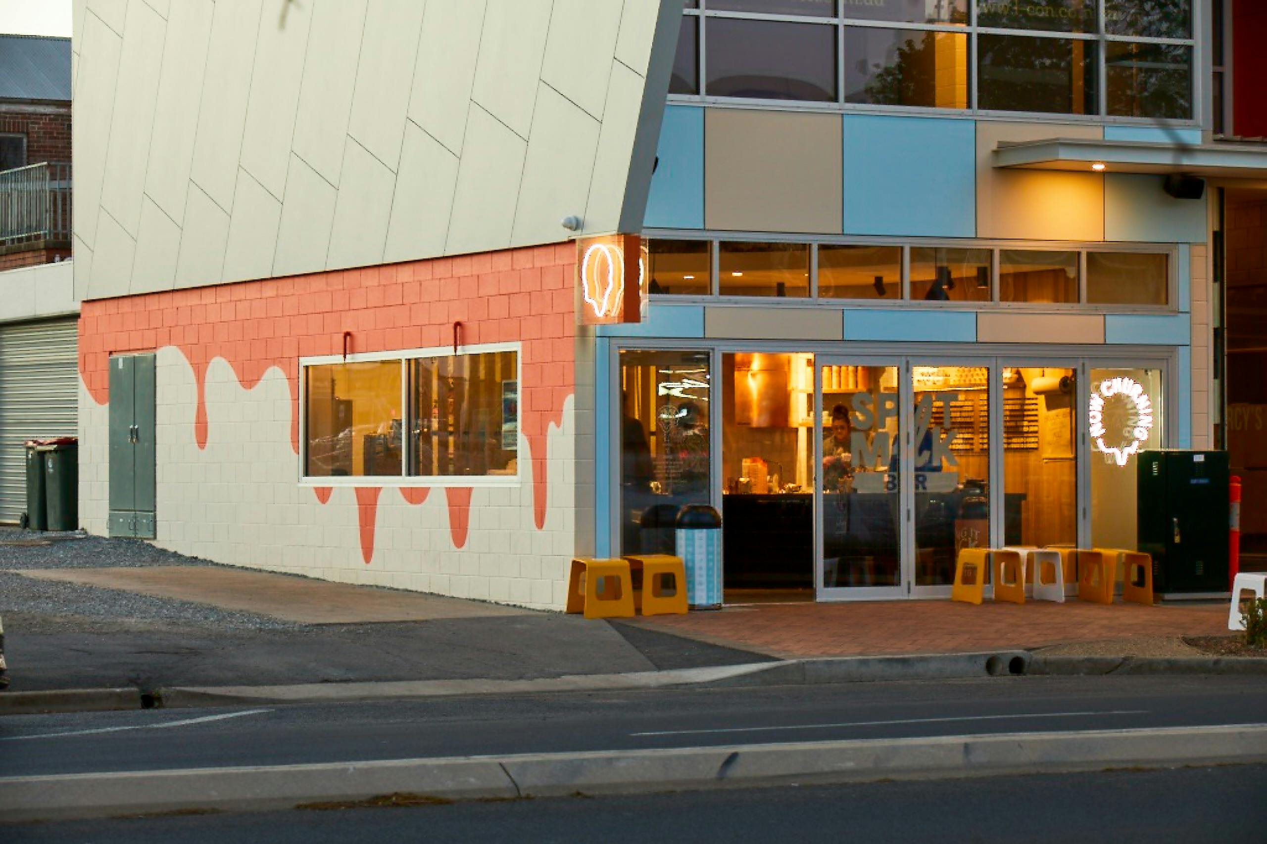 灑了的牛奶橙子