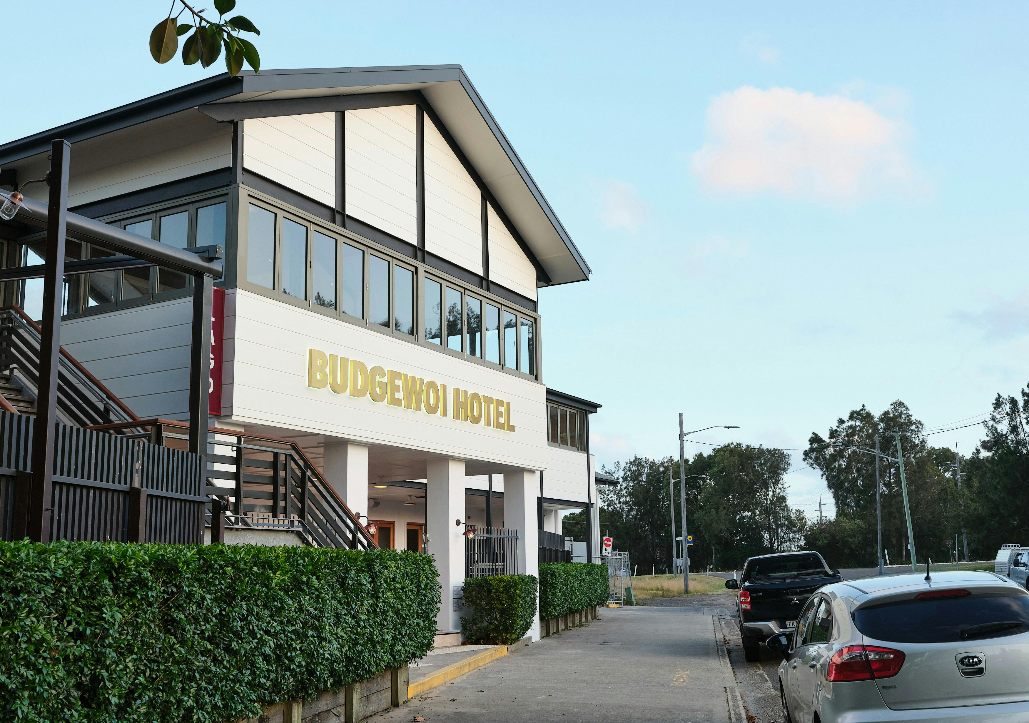 Exterior of Budgewoi Hotel