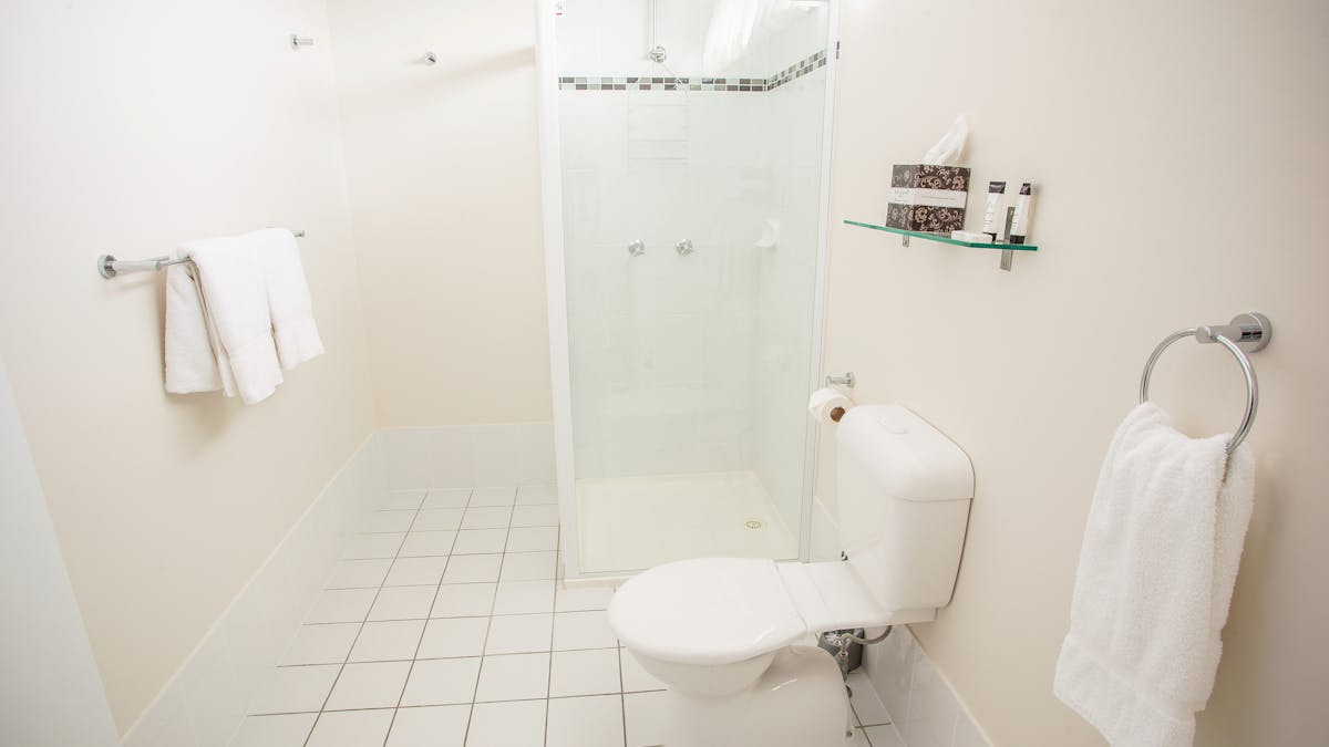 Ensuite - High Street Motor Inn Stanthorpe